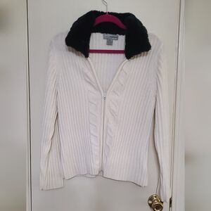 Designers Originals Studio Women's White Sweater with Black Collar Size PXL